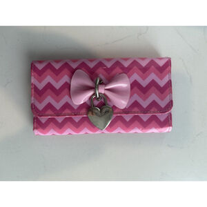 Claire's vinyl locket style silver heart charm bow bright pink wallet